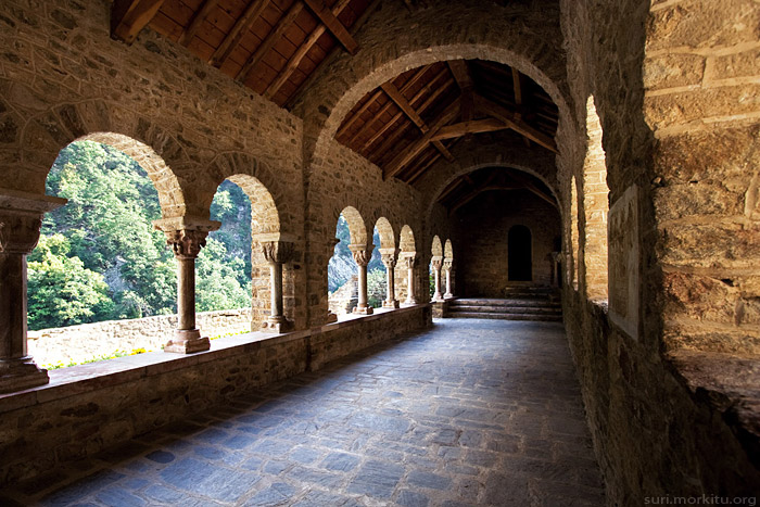 Cloître de l'abbaye de Saint Martin du Canigou